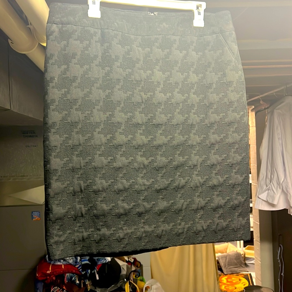 Black, houndstooth plaid pattern, pencil skirt